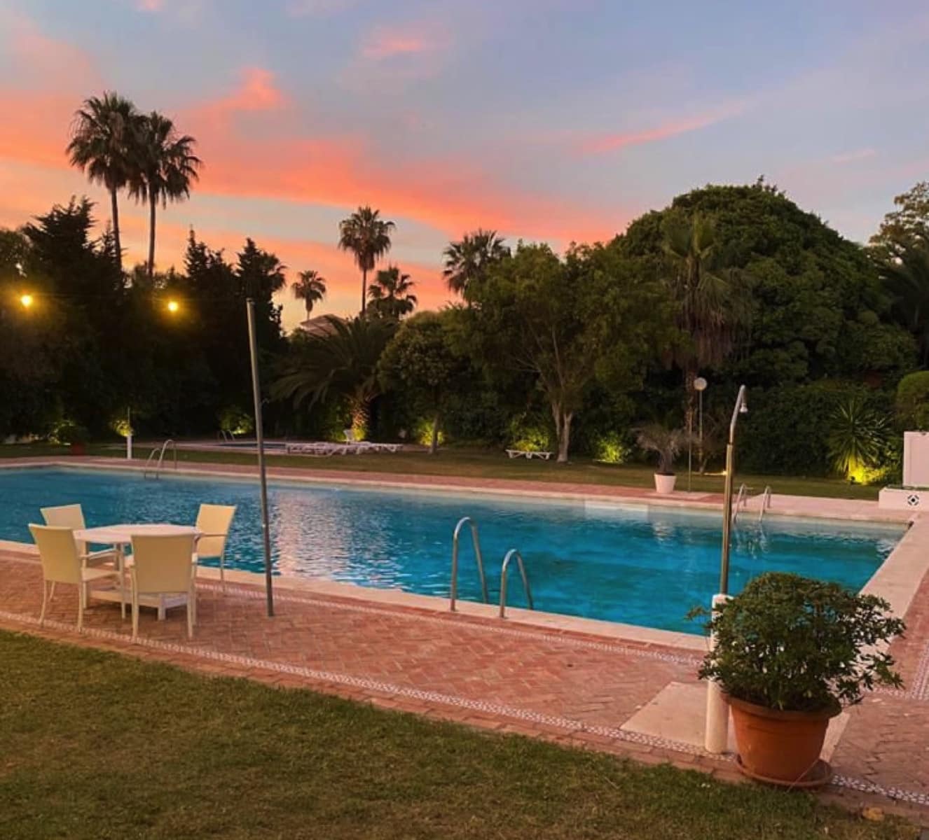 2 bedroom Townhouse for sale in Guadalmina with pool garage - € 689,000 (Ref: 9636478)