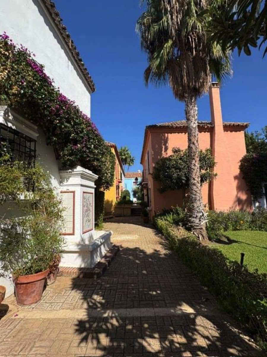 2 bedroom Townhouse for sale in Guadalmina with pool garage - € 689,000 (Ref: 9636478)