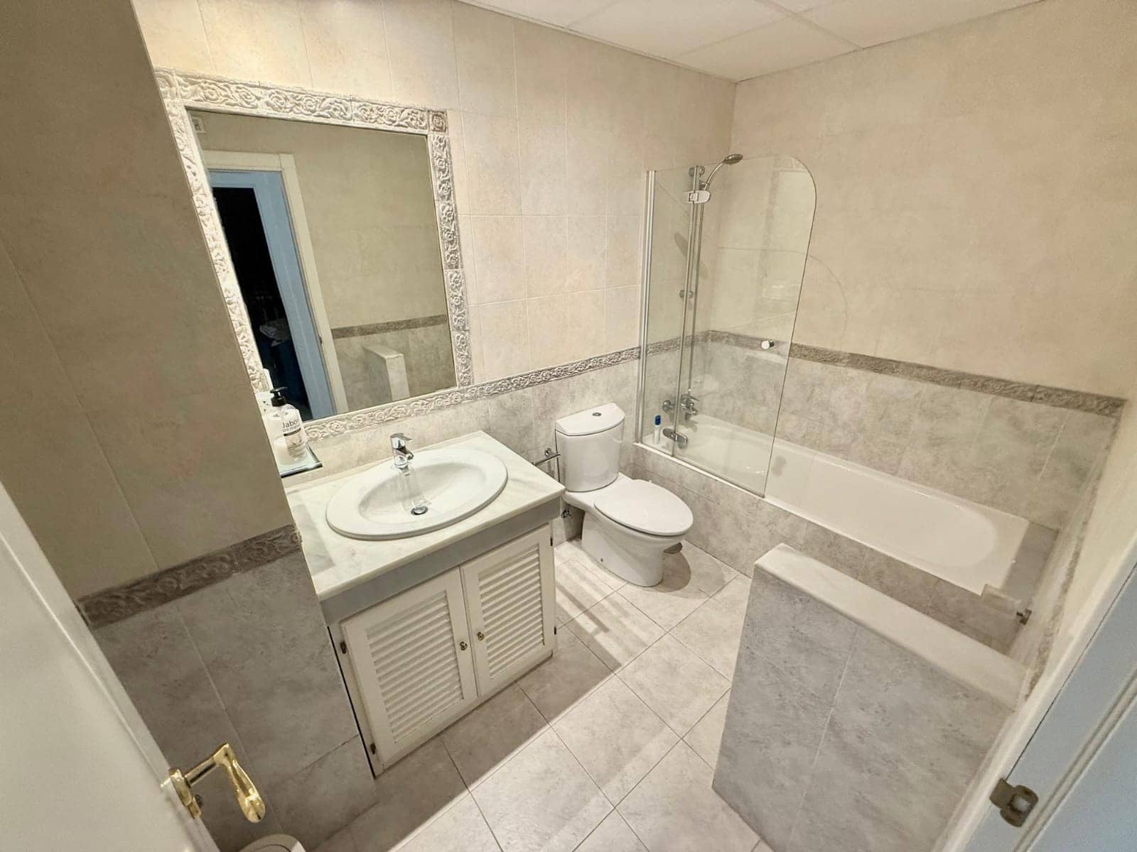 5 sypialnia Penthouse na sprzedaż w New Golden Mile z basenem garażem - 900 000 € (Ref: 9636479)