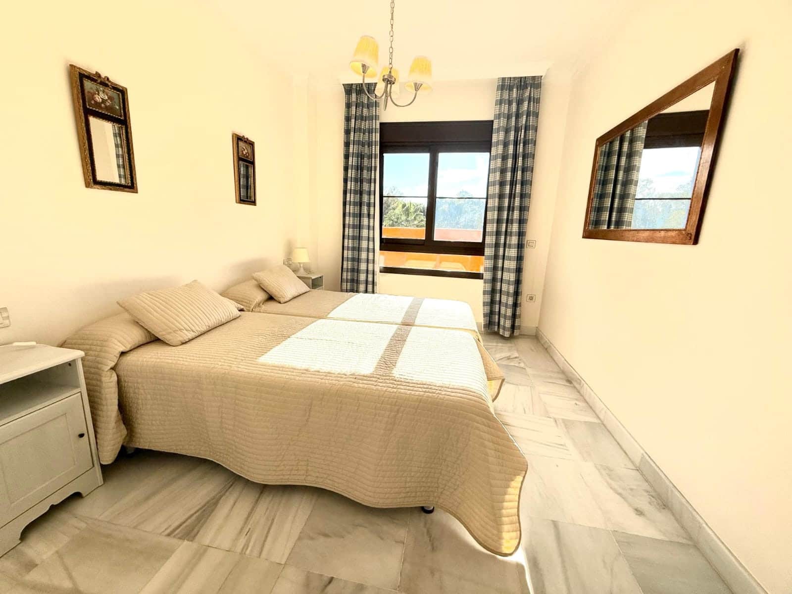 5 sypialnia Penthouse na sprzedaż w New Golden Mile z basenem garażem - 900 000 € (Ref: 9636479)