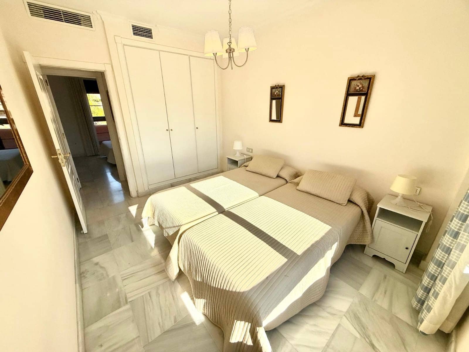 5 sypialnia Penthouse na sprzedaż w New Golden Mile z basenem garażem - 900 000 € (Ref: 9636479)