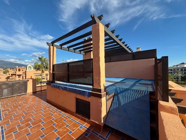 5 soveværelse Penthouse til salg i New Golden Mile, Estepona med swimmingpool garage - € 900.000 (Ref: 9636479)