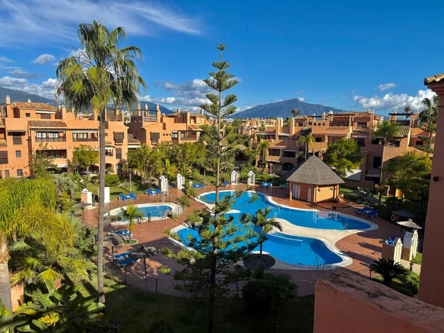 5 soveværelse Penthouse til salg i New Golden Mile, Estepona med swimmingpool garage - € 900.000 (Ref: 9636479)