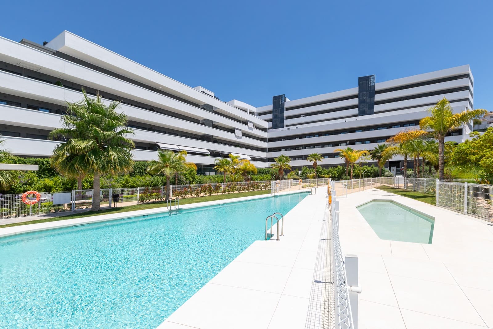 3 Zimmer Wohnung zu verkaufen in Estepona mit Pool Garage - 638.000 € (Ref: 9636481)