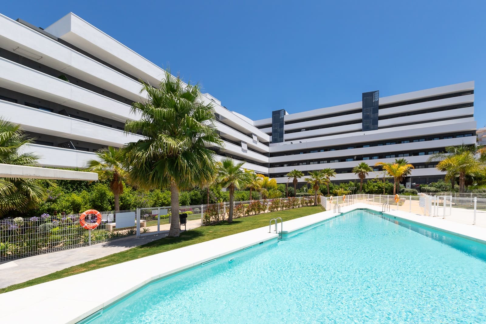 3 Zimmer Wohnung zu verkaufen in Estepona mit Pool Garage - 638.000 € (Ref: 9636481)