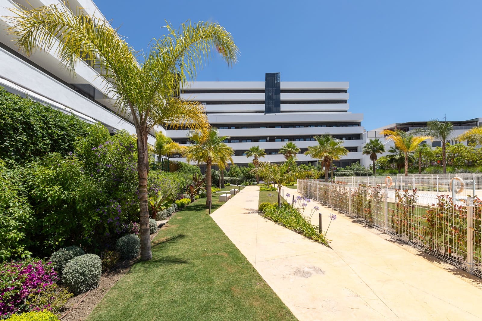 3 Zimmer Wohnung zu verkaufen in Estepona mit Pool Garage - 638.000 € (Ref: 9636481)