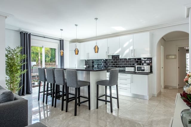 3 soverom Leilighet til salgs i Marbella med svømmebasseng garasje - € 675 000 (Ref: 9636485)