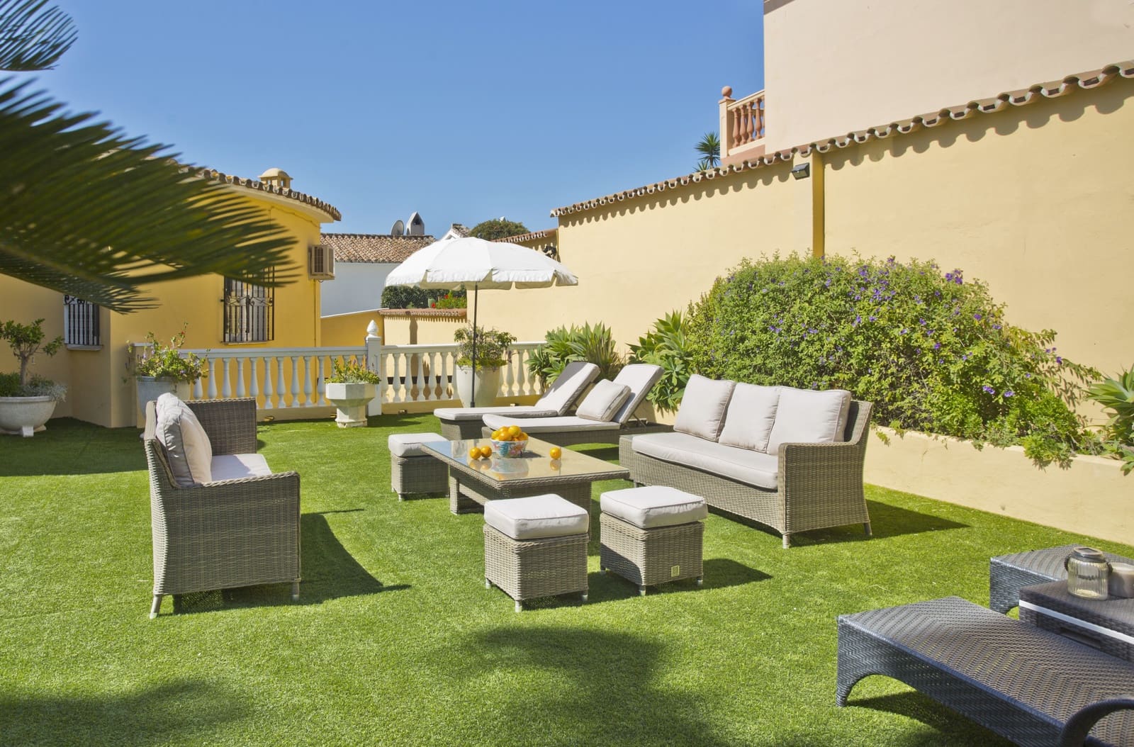 6 bedroom Villa for sale in El Faro with pool garage - € 895,000 (Ref: 9647771)