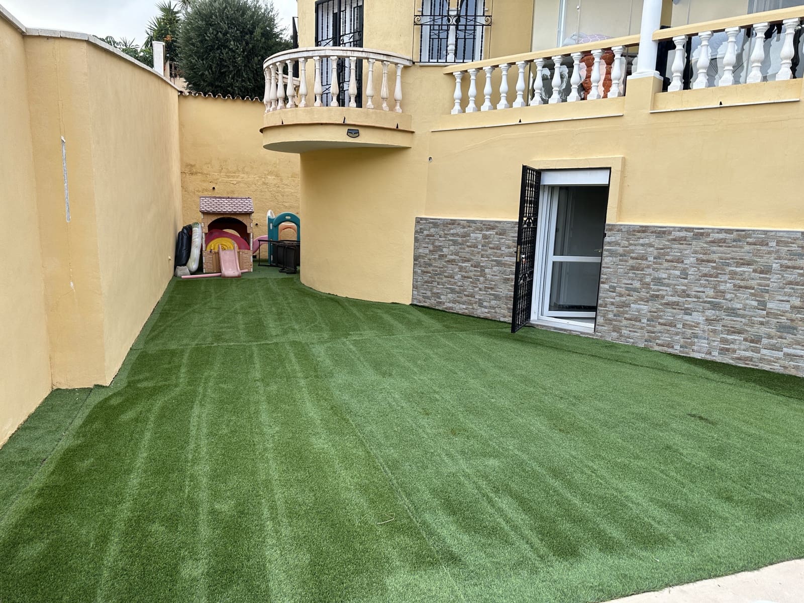 6 bedroom Villa for sale in El Faro with pool garage - € 895,000 (Ref: 9647771)