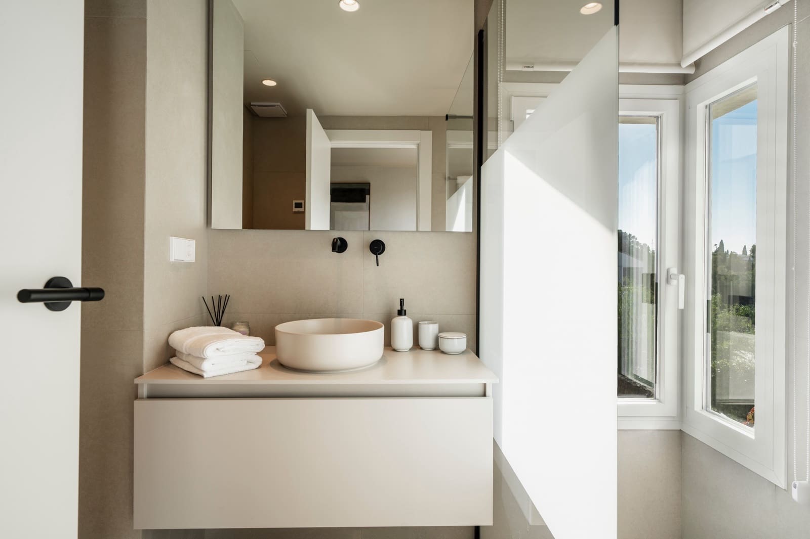 Apartamento de 3 habitaciones en La Quinta en venta con piscina garaje - 849.000 € (Ref: 9647773)