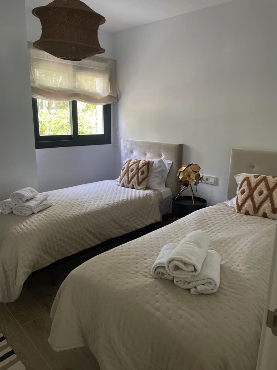 2 soverom Leilighet til salgs i Estepona med svømmebasseng garasje - € 515 000 (Ref: 9651256)
