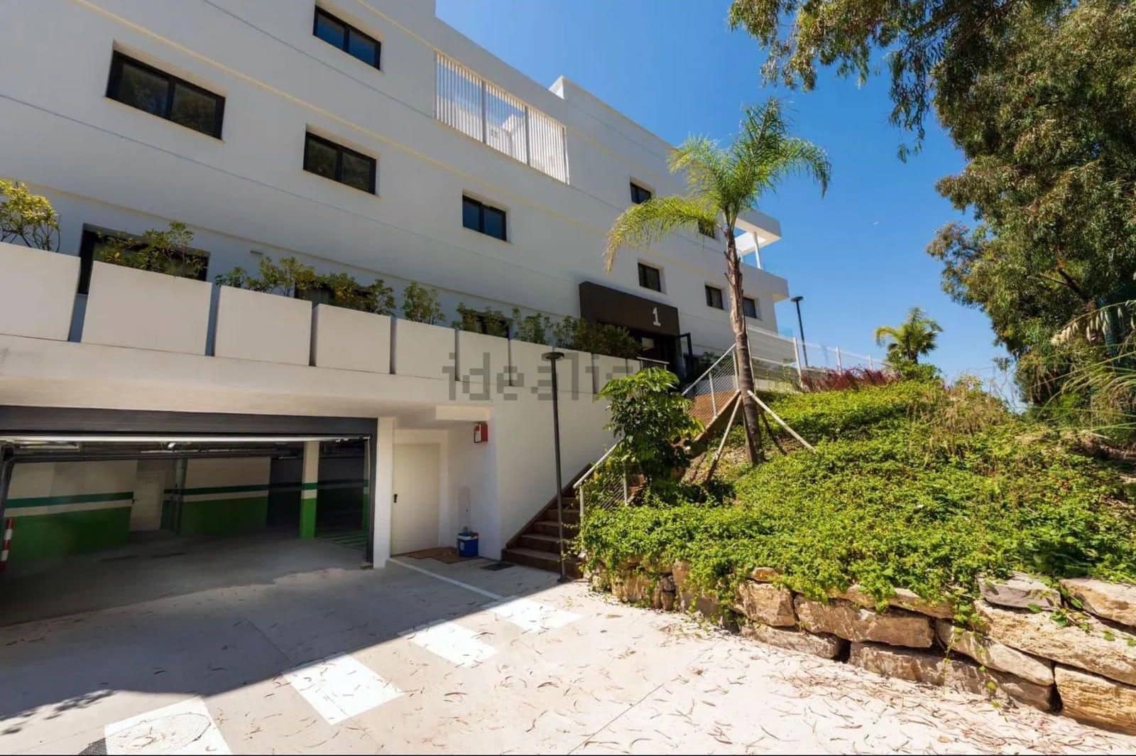 2 soverom Leilighet til salgs i Estepona med svømmebasseng garasje - € 515 000 (Ref: 9651256)