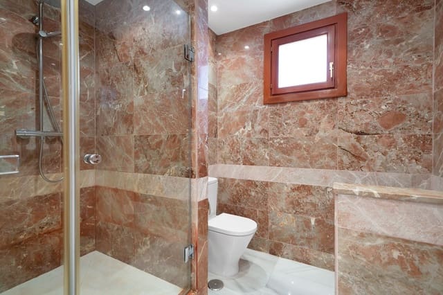 2 quarto Apartamento para venda em Nueva Andalucia, Marbella com piscina garagem - 940 000 € (Ref: 9655697)