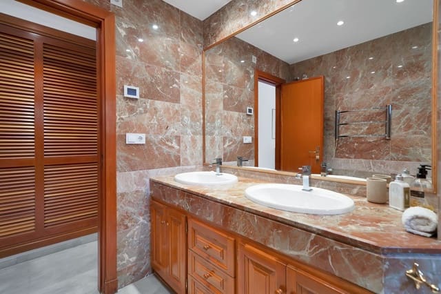 2 quarto Apartamento para venda em Nueva Andalucia, Marbella com piscina garagem - 940 000 € (Ref: 9655697)