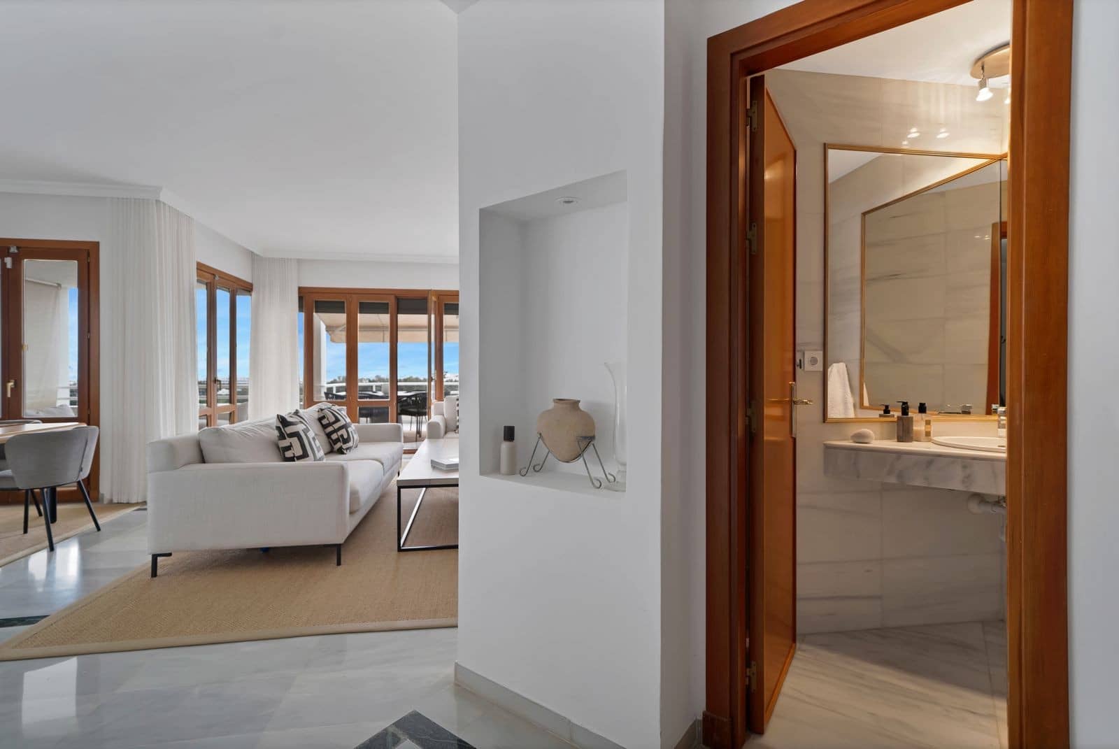 2 bedroom Apartment for sale in Nueva Andalucia with pool garage - € 890,000 (Ref: 9655697)