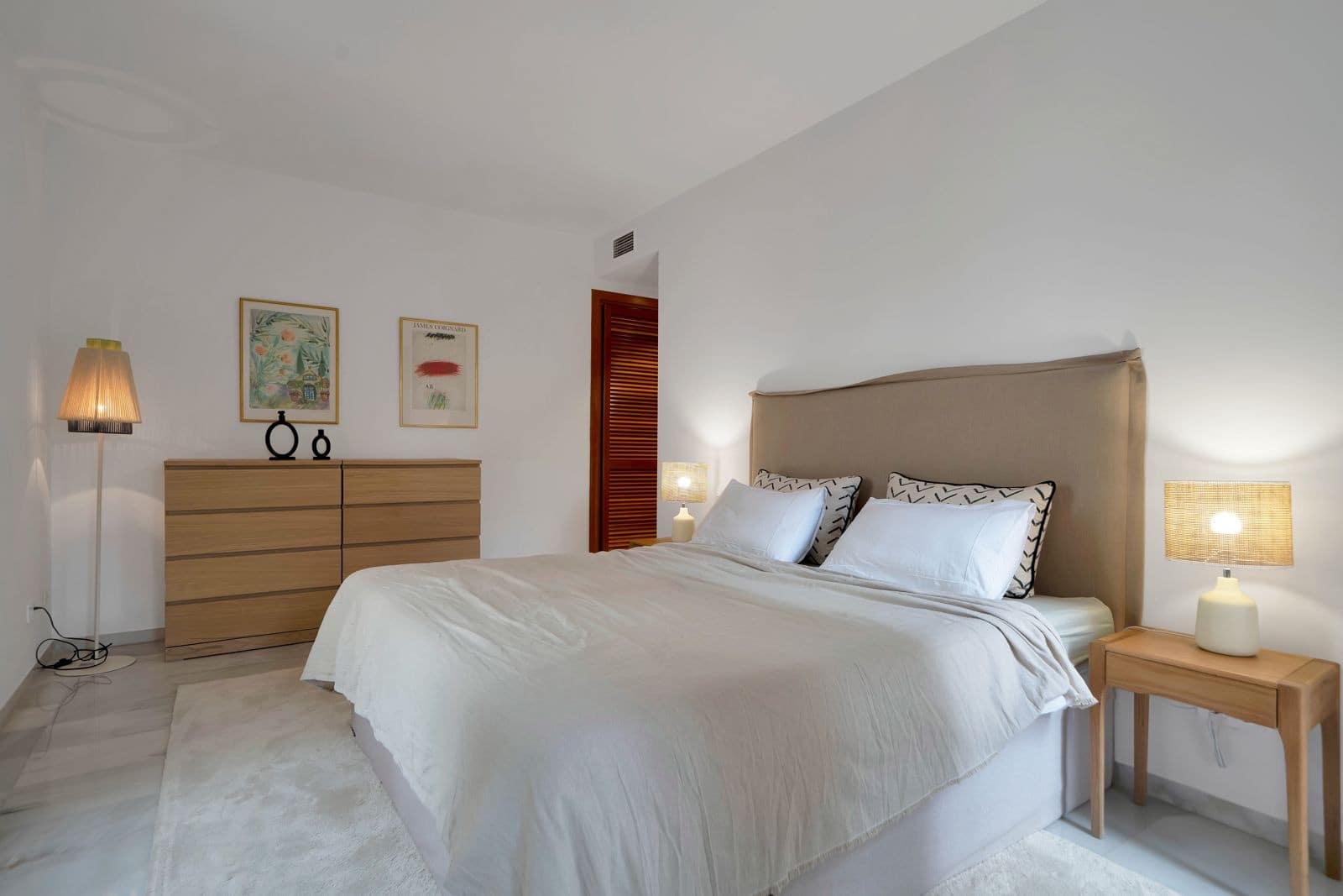 2 bedroom Apartment for sale in Nueva Andalucia with pool garage - € 890,000 (Ref: 9655697)