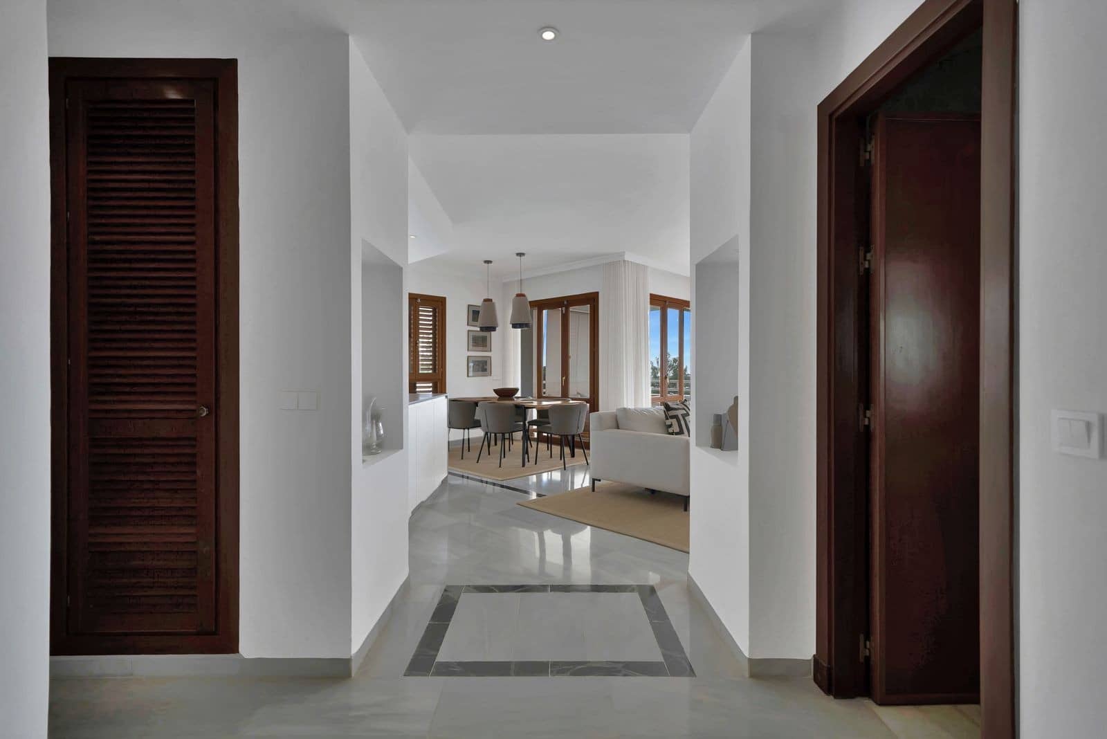 2 bedroom Apartment for sale in Nueva Andalucia with pool garage - € 890,000 (Ref: 9655697)