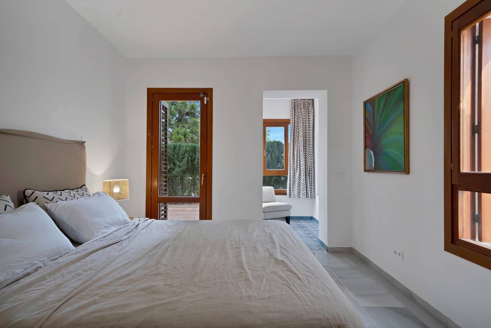 2 bedroom Apartment for sale in Nueva Andalucia with pool garage - € 890,000 (Ref: 9655697)