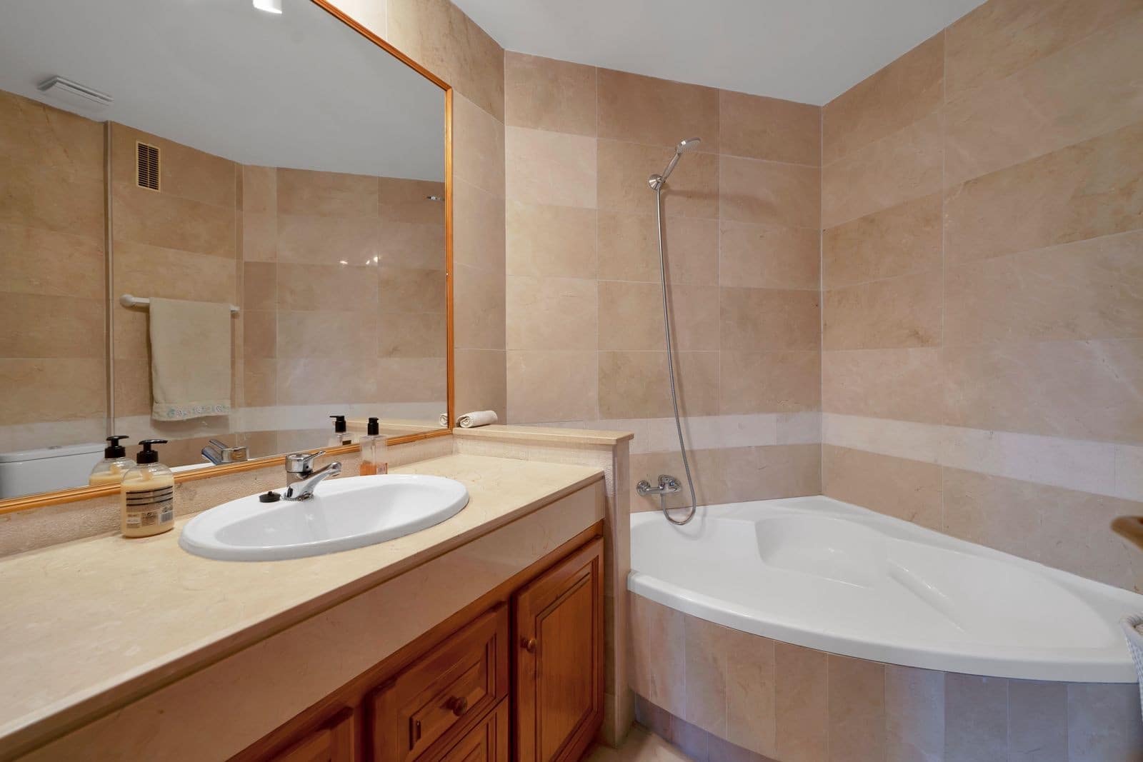 2 bedroom Apartment for sale in Nueva Andalucia with pool garage - € 890,000 (Ref: 9655697)