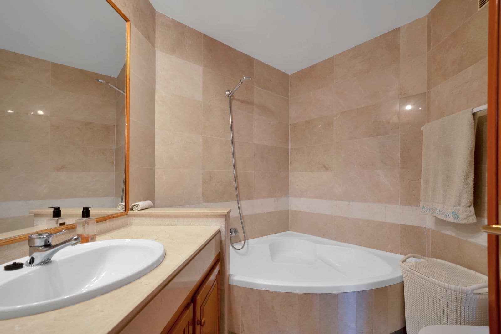 2 bedroom Apartment for sale in Nueva Andalucia with pool garage - € 890,000 (Ref: 9655697)