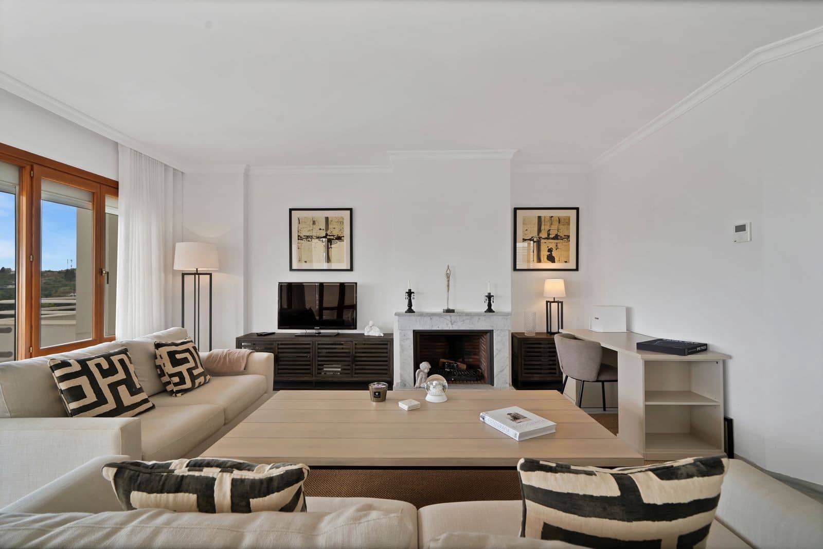 2 bedroom Apartment for sale in Nueva Andalucia with pool garage - € 890,000 (Ref: 9655697)