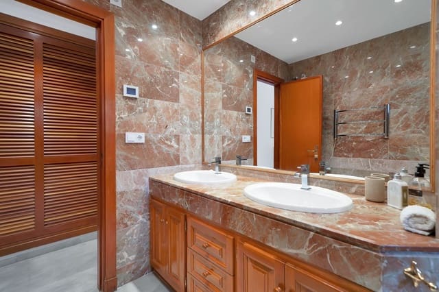2 soveværelse Lejlighed til salg i Nueva Andalucia, Marbella med swimmingpool garage - € 890.000 (Ref: 9655697)