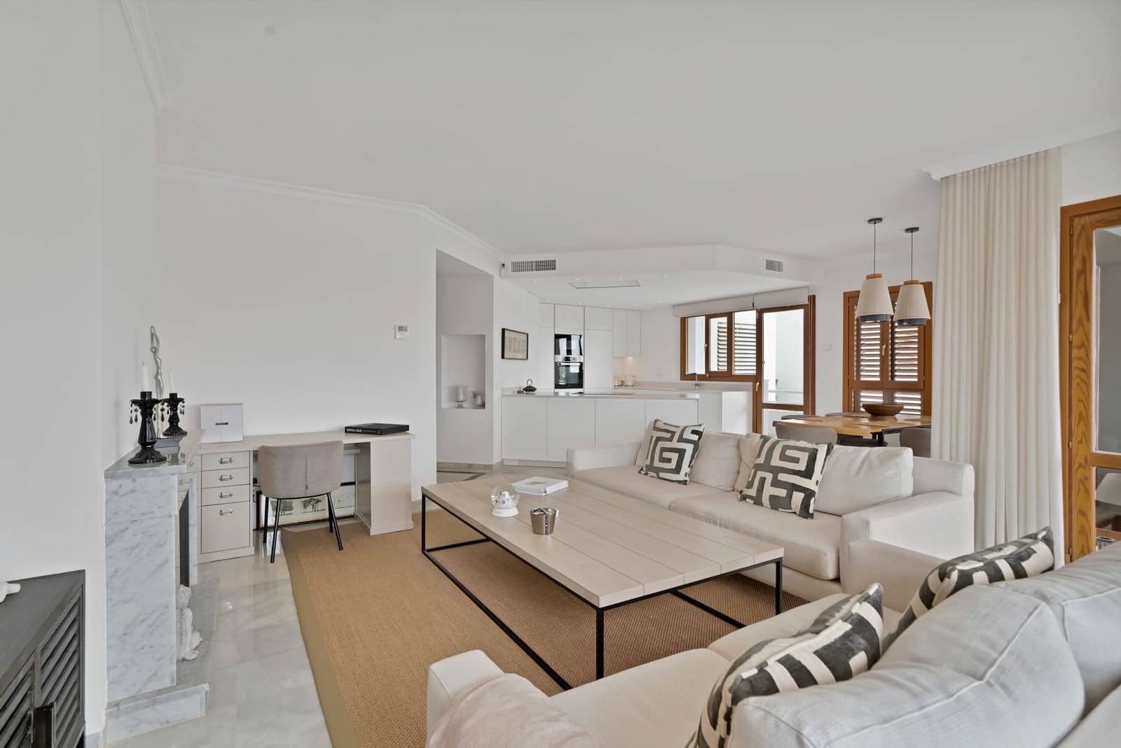 2 bedroom Apartment for sale in Nueva Andalucia with pool garage - € 890,000 (Ref: 9655697)