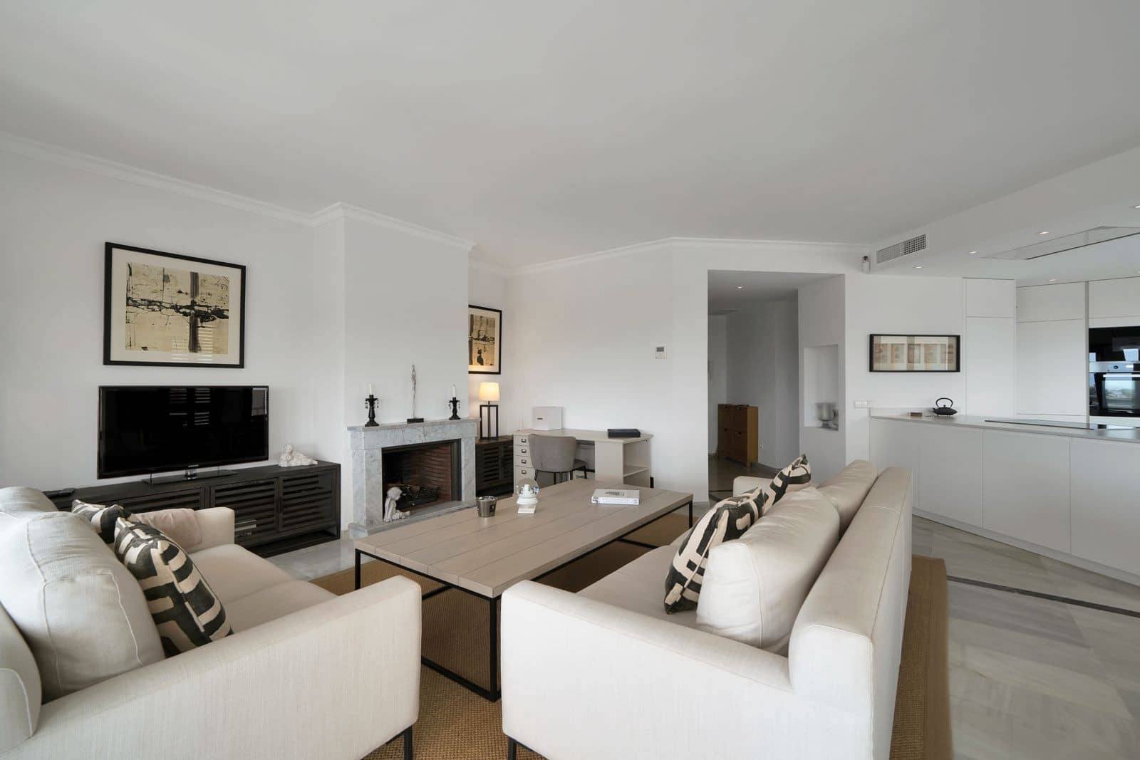 2 bedroom Apartment for sale in Nueva Andalucia with pool garage - € 890,000 (Ref: 9655697)