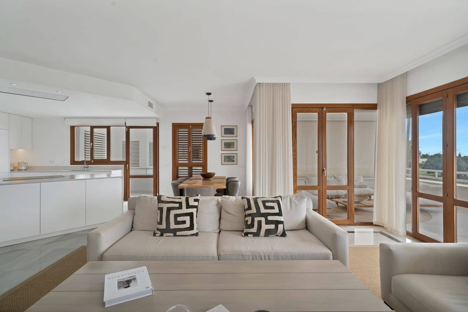 2 bedroom Apartment for sale in Nueva Andalucia with pool garage - € 890,000 (Ref: 9655697)