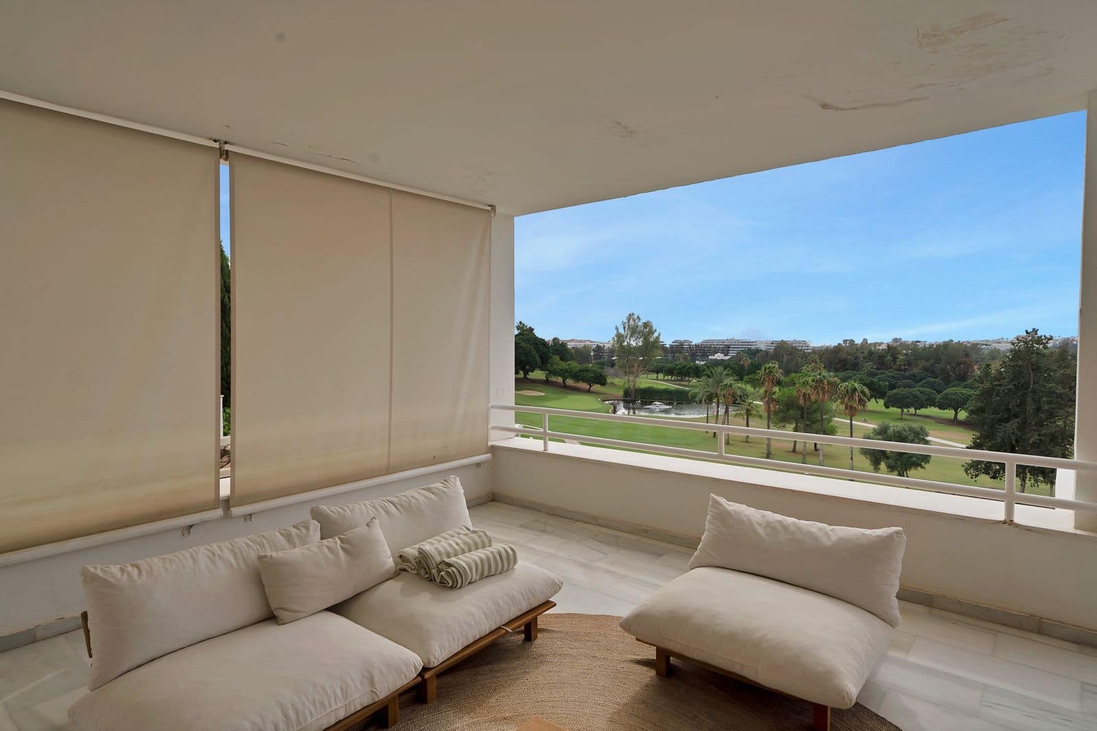 2 bedroom Apartment for sale in Nueva Andalucia with pool garage - € 890,000 (Ref: 9655697)