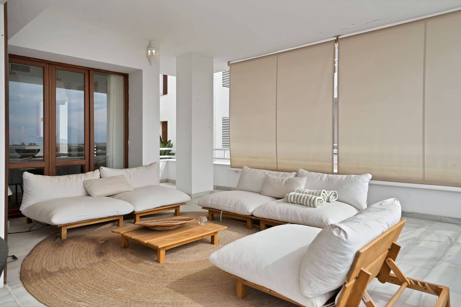 2 bedroom Apartment for sale in Nueva Andalucia with pool garage - € 890,000 (Ref: 9655697)