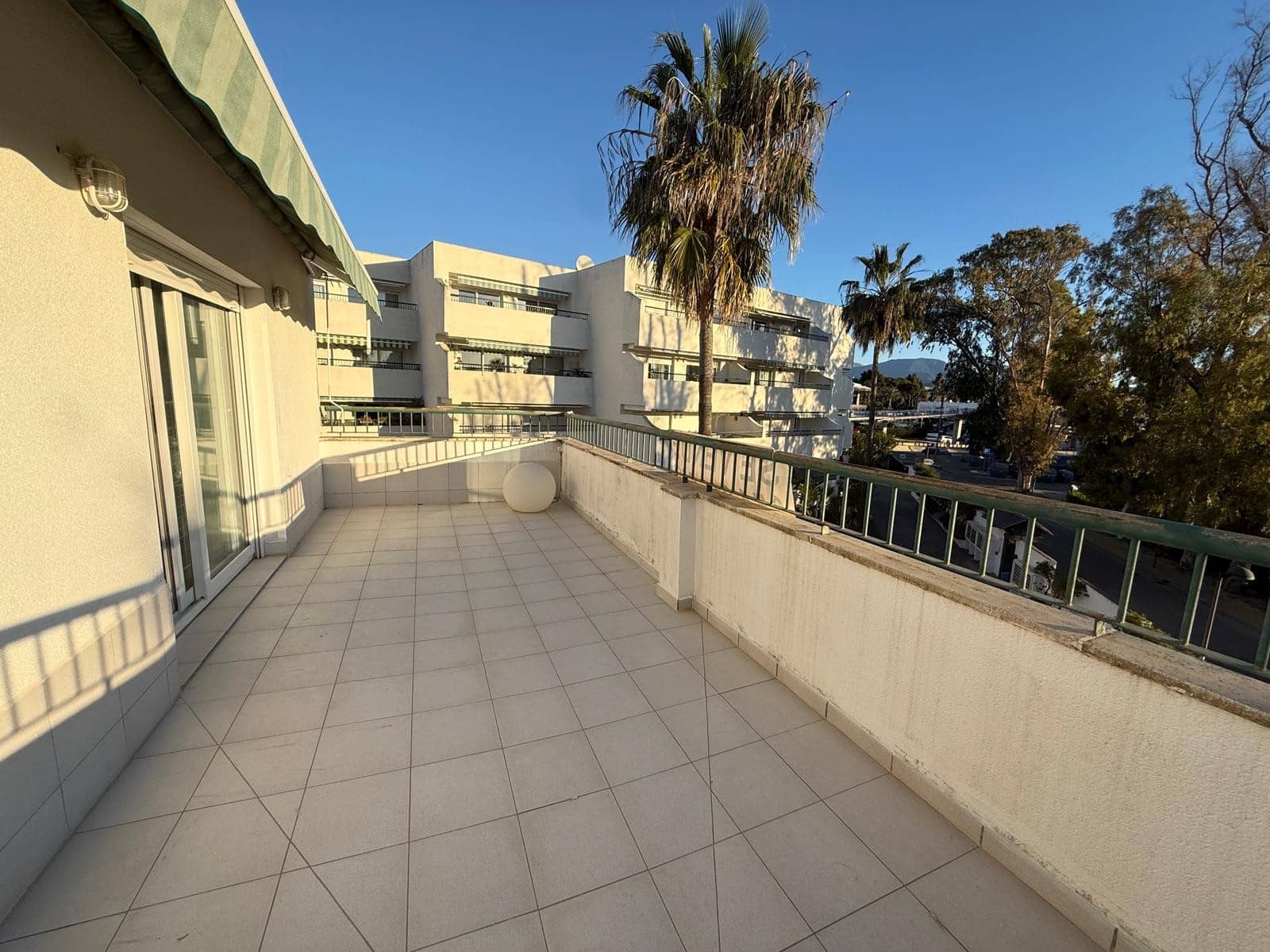 5 bedroom Penthouse for sale in Guadalmina with pool garage - € 740,000 (Ref: 9655698)