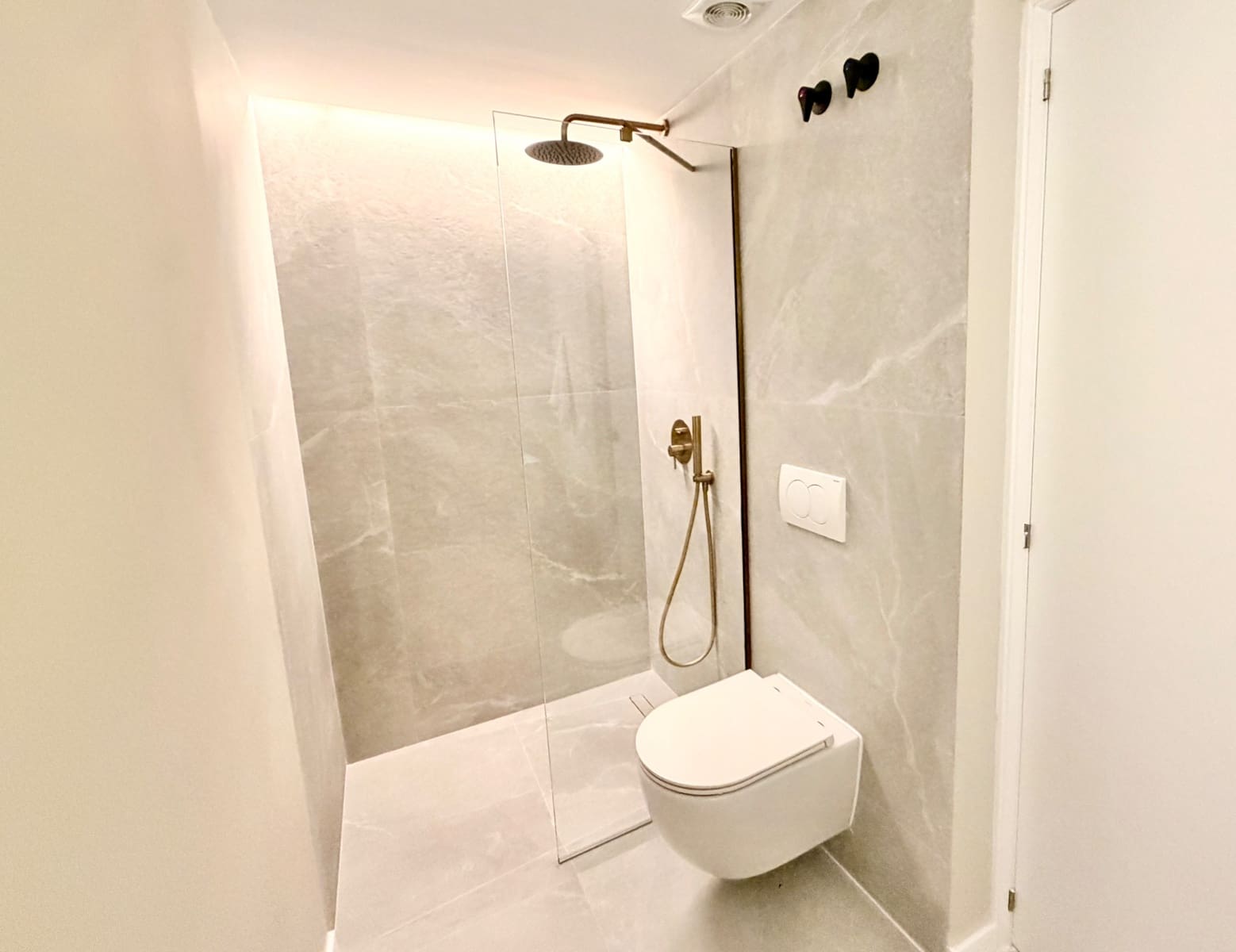 3 bedroom Apartment for sale in La Quinta with pool garage - € 950,000 (Ref: 9655699)