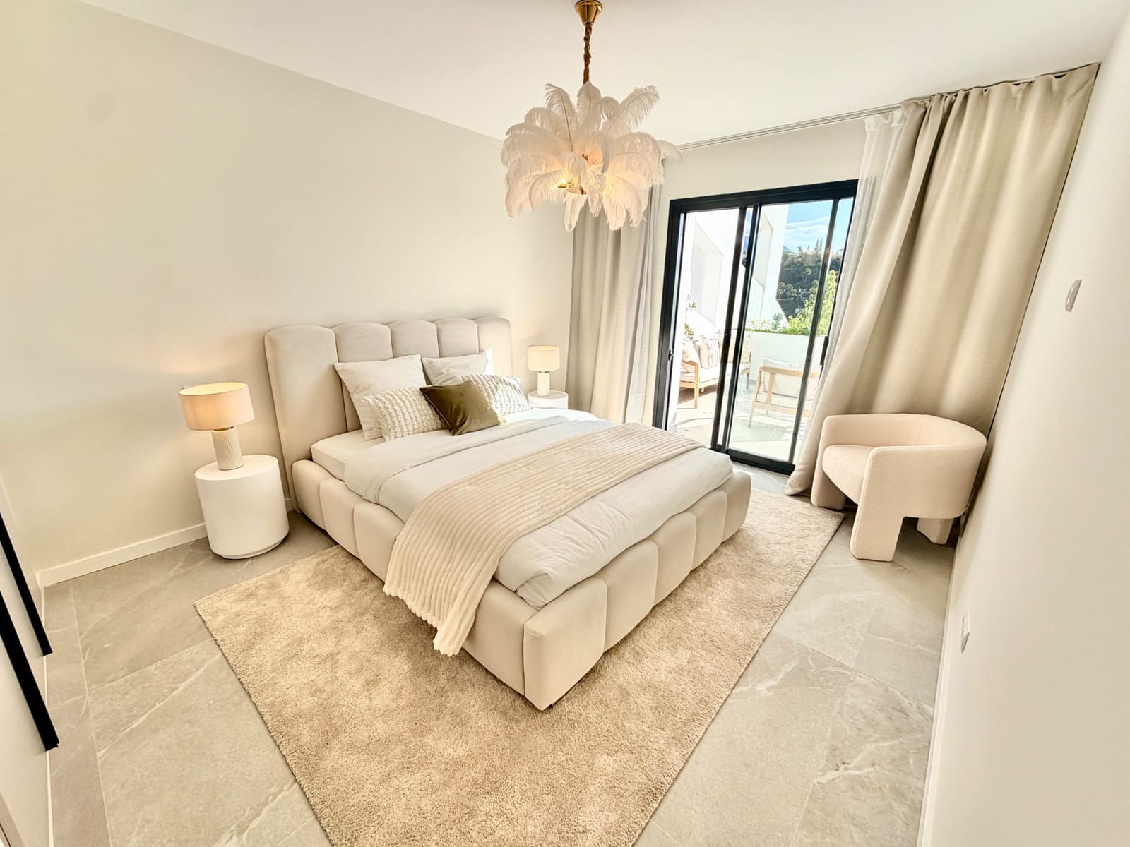 3 bedroom Apartment for sale in La Quinta with pool garage - € 950,000 (Ref: 9655699)