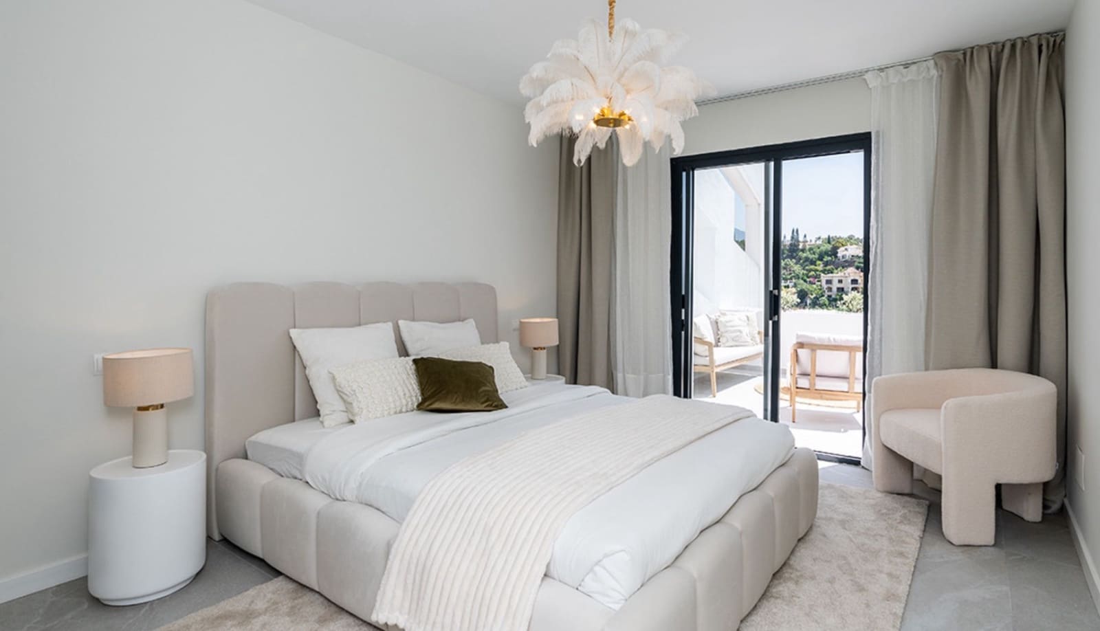 3 bedroom Apartment for sale in La Quinta with pool garage - € 899,000 (Ref: 9655699)