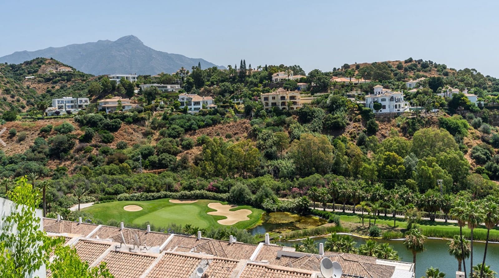 3 bedroom Apartment for sale in La Quinta with pool garage - € 899,000 (Ref: 9655699)