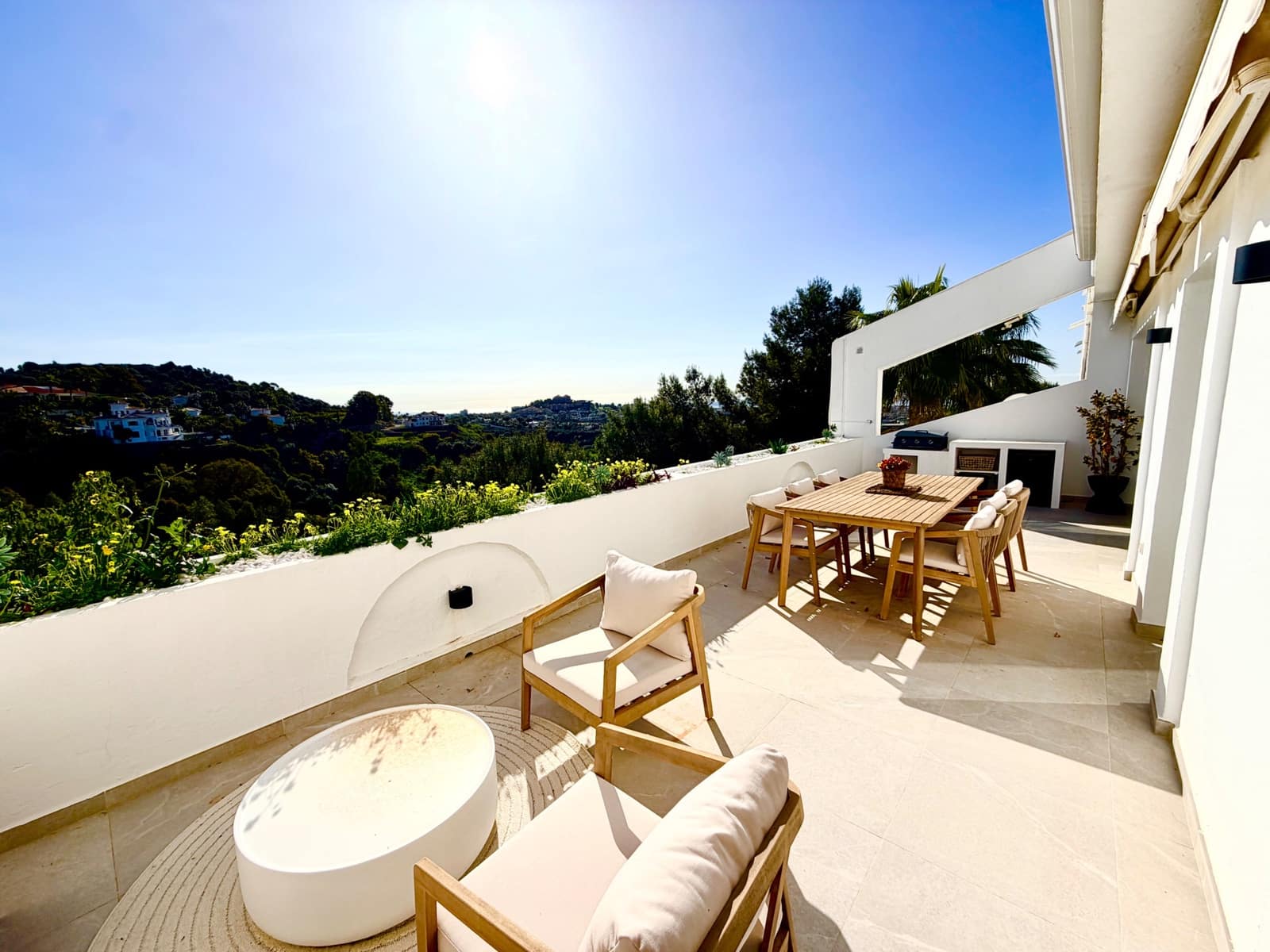 3 bedroom Apartment for sale in La Quinta with pool garage - € 899,000 (Ref: 9655699)