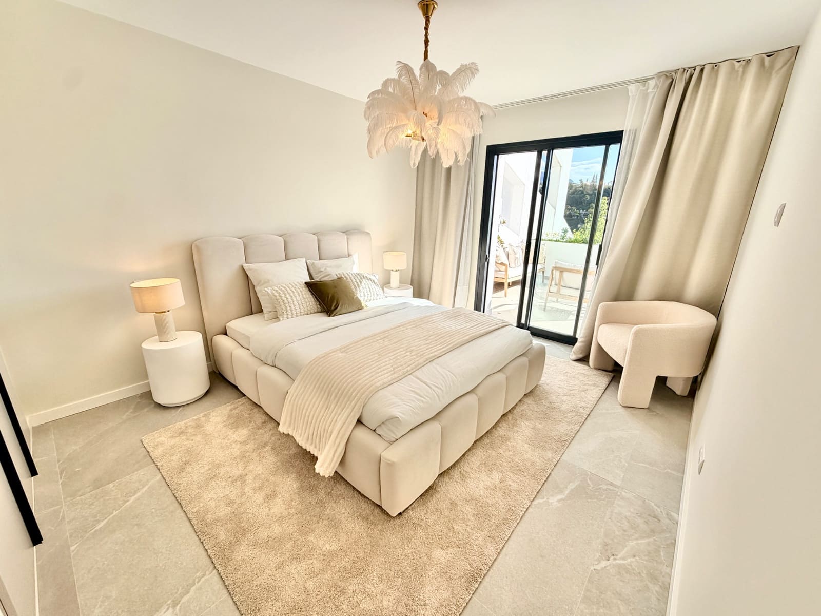 3 bedroom Apartment for sale in La Quinta with pool garage - € 899,000 (Ref: 9655699)