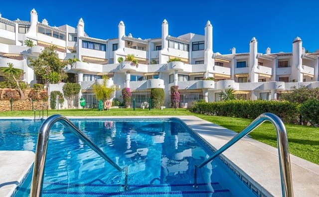 2 bedroom Apartment for sale in Calahonda, Mijas with pool - € 435,000 (Ref: 9665958)
