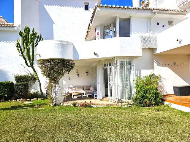 2 bedroom Apartment for sale in Calahonda, Mijas with pool - € 435,000 (Ref: 9665958)