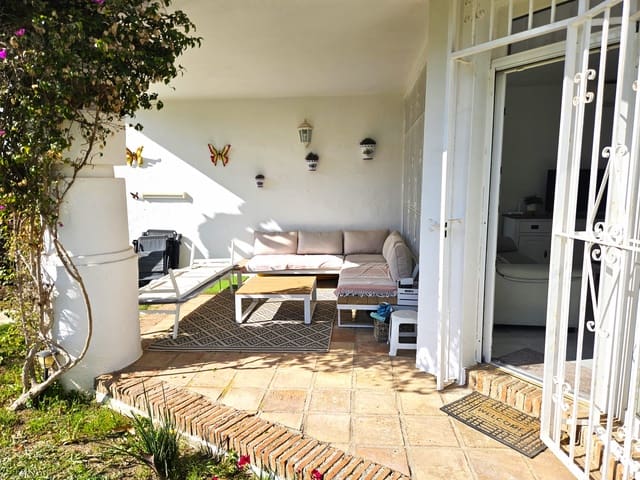 2 bedroom Apartment for sale in Calahonda, Mijas with pool - € 435,000 (Ref: 9665958)