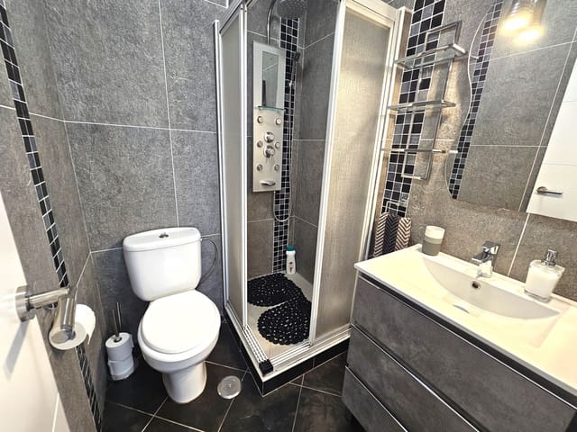 2 bedroom Apartment for sale in Calahonda, Mijas with pool - € 435,000 (Ref: 9665958)