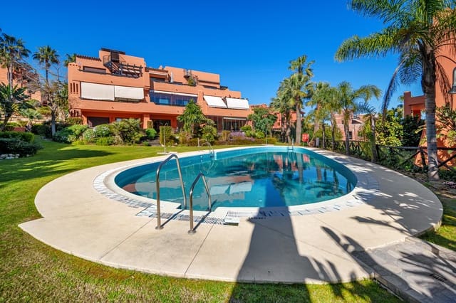 Apartamento de 2 habitaciones en Buenas Noches, Estepona en venta con piscina garaje - 449.000 € (Ref: 9670013)