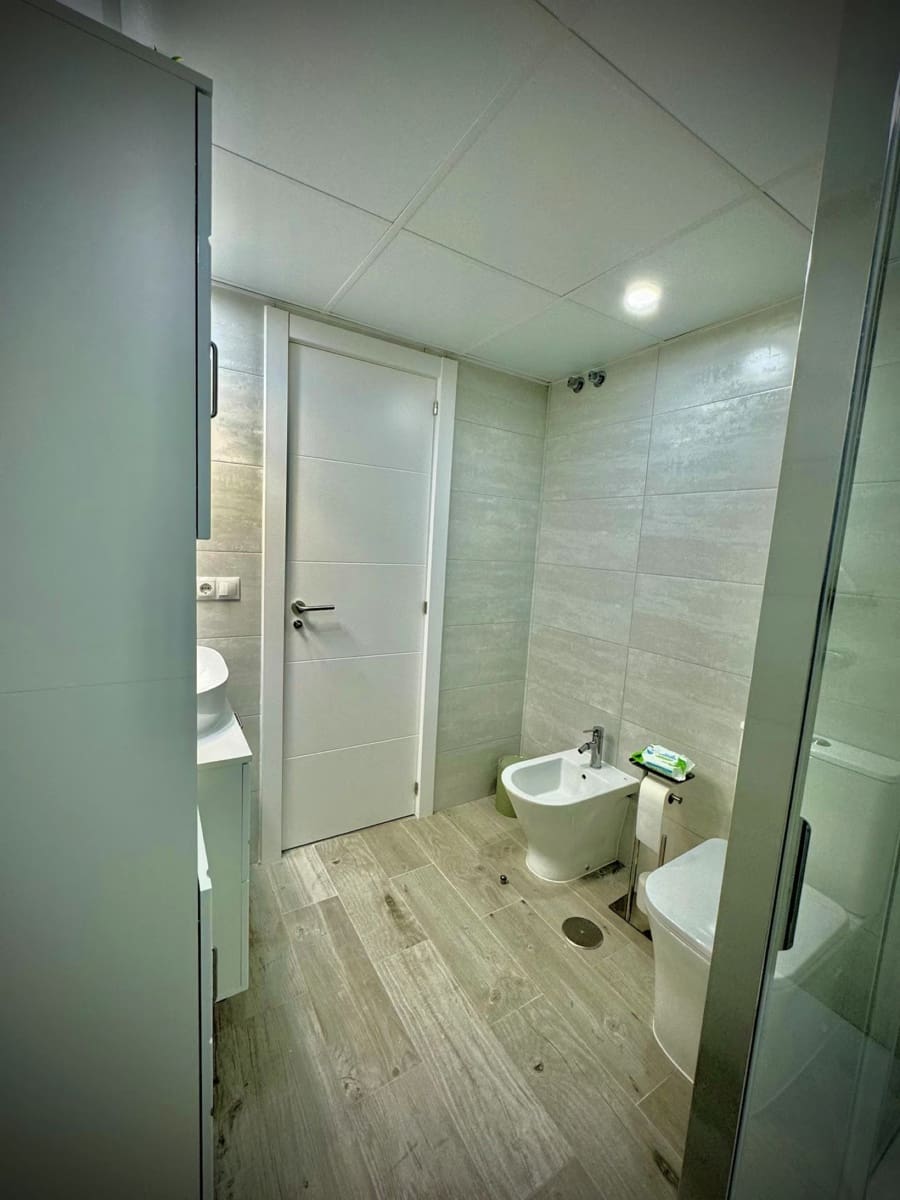 2 bedroom Apartment for sale in La Duquesa / Puerto de la Duquesa - € 355,000 (Ref: 9673842)