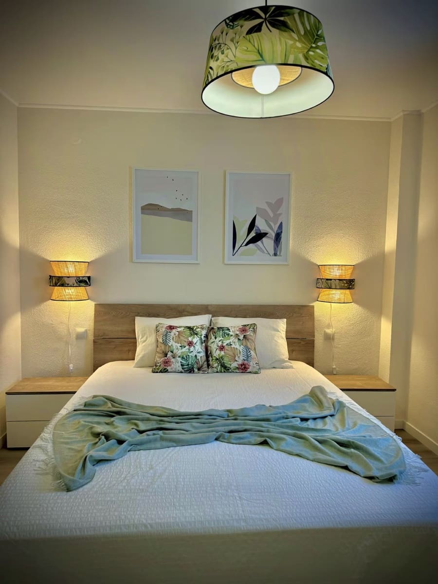 2 bedroom Apartment for sale in La Duquesa / Puerto de la Duquesa - € 355,000 (Ref: 9673842)