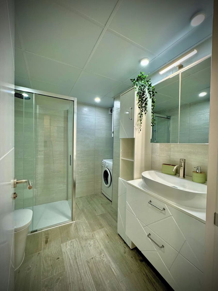 2 bedroom Apartment for sale in La Duquesa / Puerto de la Duquesa - € 355,000 (Ref: 9673842)