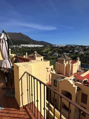 Ático de 2 habitaciones en Estepona en venta con piscina garaje - 370.000 € (Ref: 9673843)