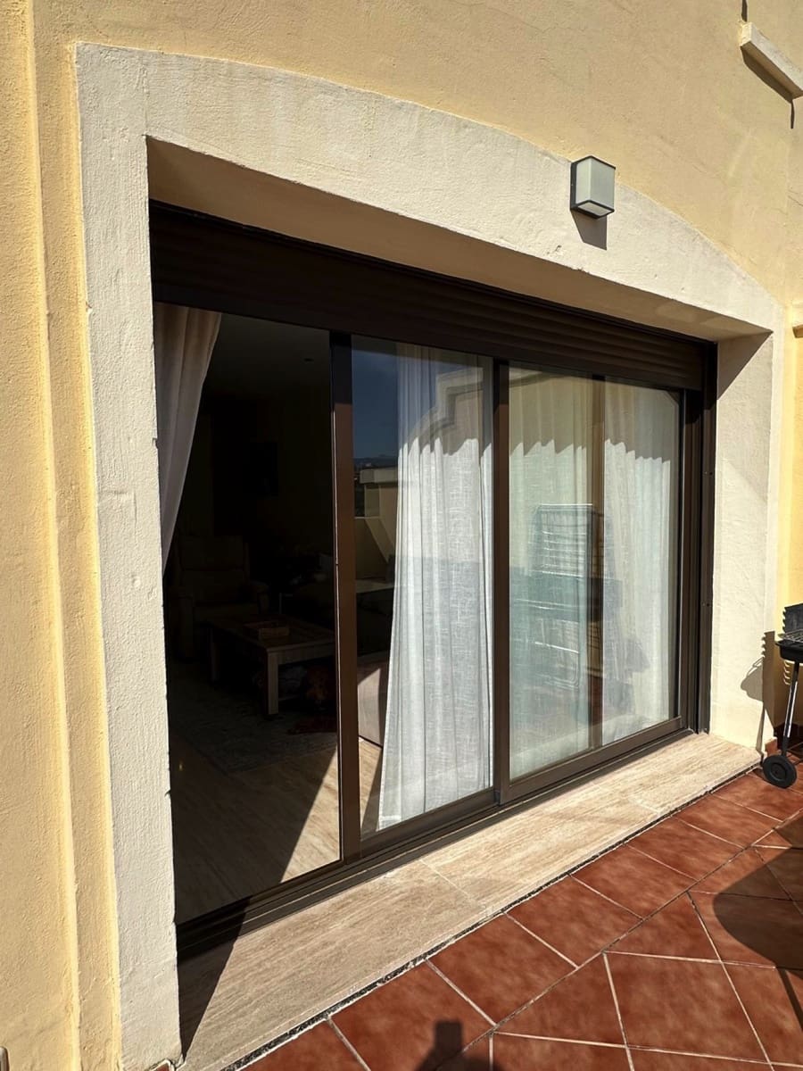 Ático de 2 habitaciones en Estepona en venta con piscina garaje - 370.000 € (Ref: 9673843)