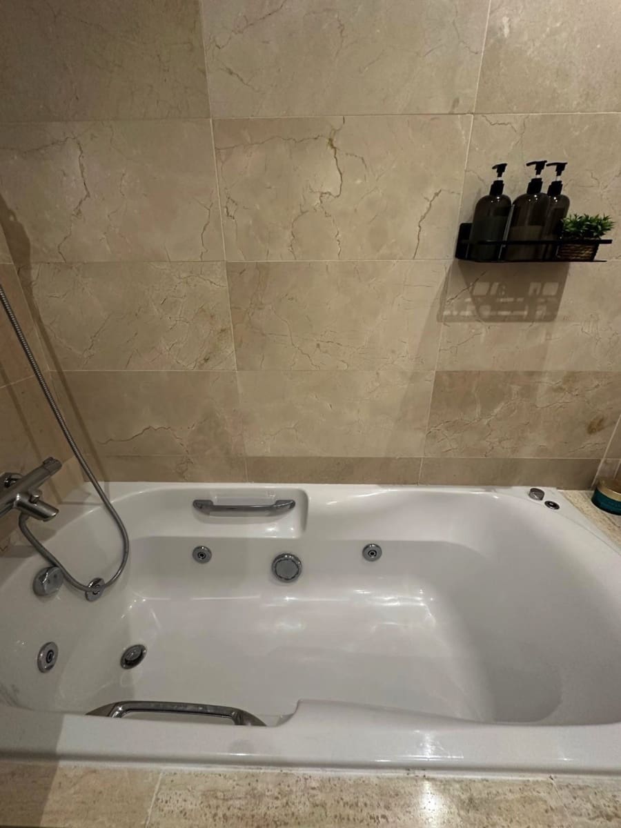 2 sypialnia Penthouse na sprzedaż w Estepona z basenem garażem - 370 000 € (Ref: 9673843)