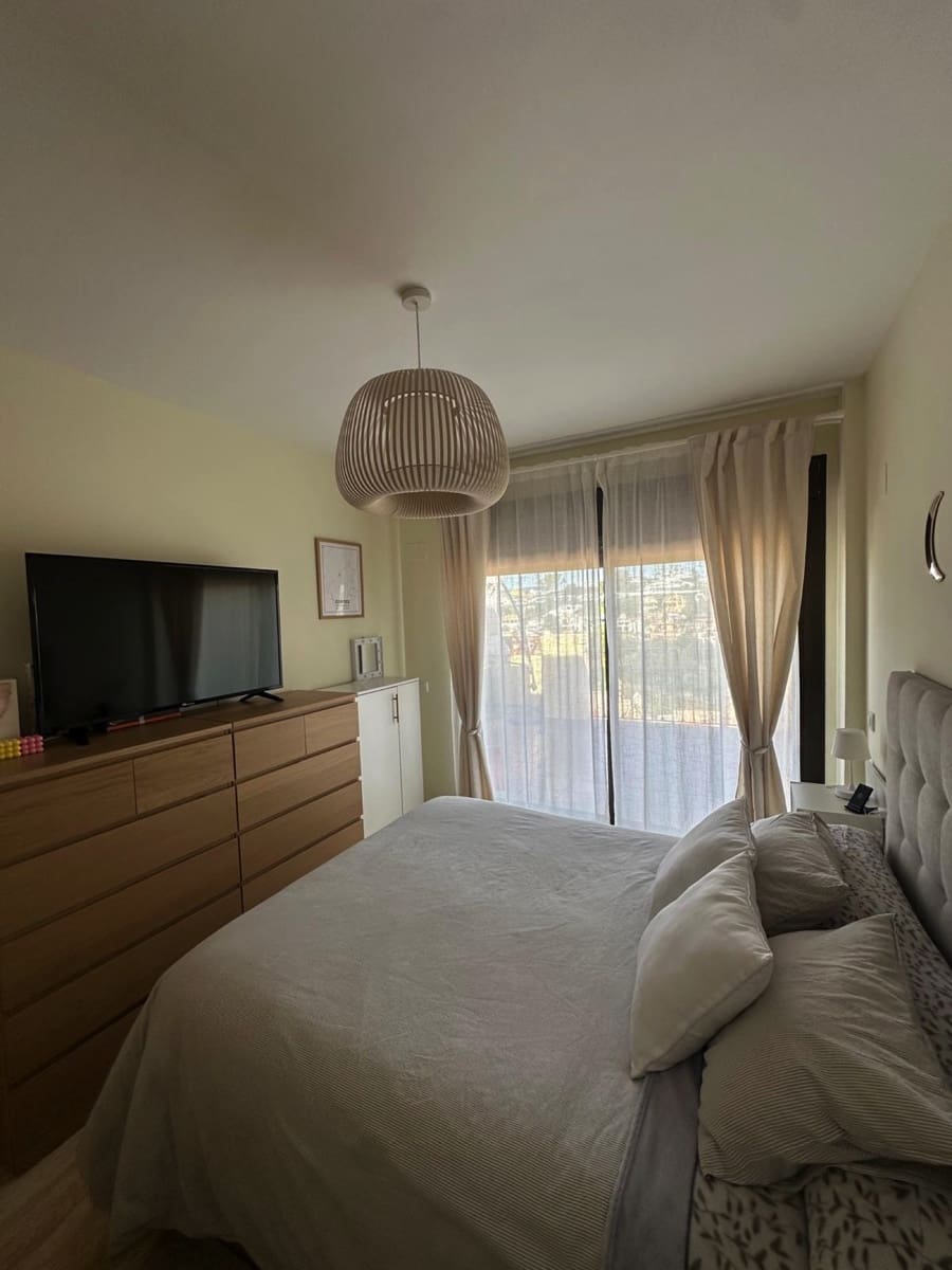 2 sypialnia Penthouse na sprzedaż w Estepona z basenem garażem - 370 000 € (Ref: 9673843)